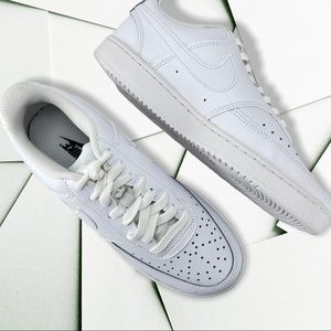 NEW NIKE Court Vision Low Sneaker